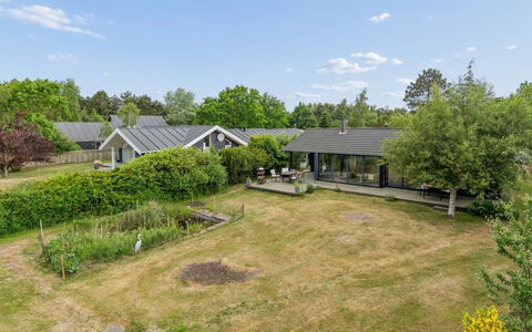 Stasia - 50M from the Sea: Maison, Toit, Arbuste, Domicile, Zone Résidentielle, Lot Terre, Chalet, Jardin, Couverture De Sol