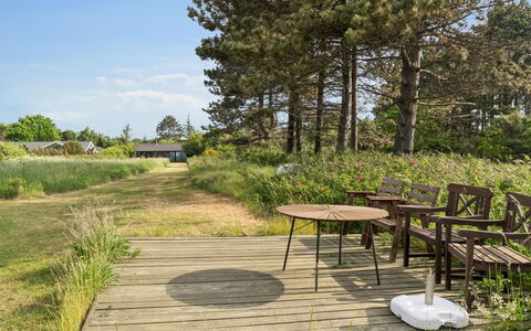 Stasia - 50M from the Sea: Arbuste, Lot Terre, Communauté Des Plantes, Meubles, Jardin, Couverture De Sol, Mobilier De Jardin, Tableau De Plein Air, Arrière-Cour