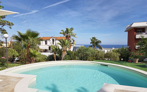 Oasis Villa Sanremo: Piscine, Recours, Composite, Loisir, Eco Hôtel, Mobilier De Jardin, Ombre, Hôtel, Hacienda, Biens