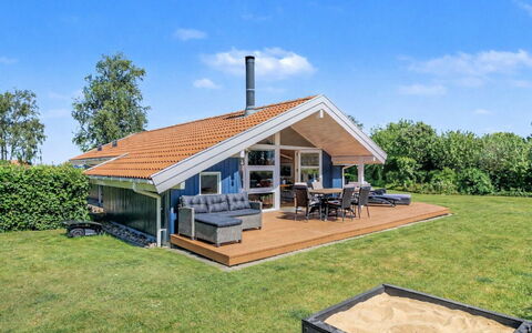 Ronna - 160M from the Sea: Domicile, Chalet, Biens, Ferme, Porche, Batiments Jardin, Siding, Villa