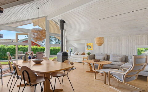Ronna - 160M from the Sea: Sol, Bois, Design Intérieur, Meubles, Plafond, Sol, Parquet, Chaise, Salon, Canapé
