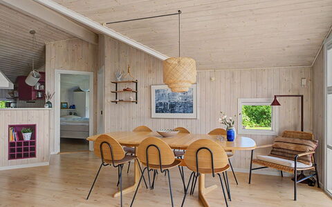 Ronna - 160M from the Sea: Sol, Bois, Sol, Plafond, Design Intérieur, Meubles, Parquet, Luminaire, Table Cuisine Et Salle A Manger, Salle À Manger