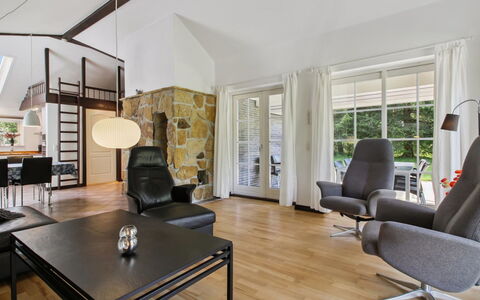 Fita - 30Km from the Sea: Meubles, Design Intérieur, Sol, Sol, Plafond, Bois, Canapé, Salon, Parquet, Pièce
