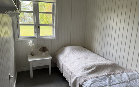 Arisa - from the Sea: Bois, Sol, Sol, Chambre, Drap De Lit, Lit, Literie, Pièce, Cadre De Lit, Linge