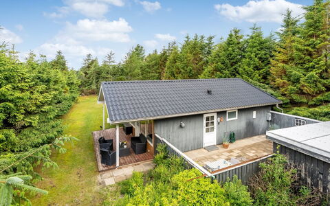 Arisa - from the Sea: Maison, Arbuste, Toit, Chalet, Domicile, Siding, Jardin, Biens, Ferme, Batiments Jardin