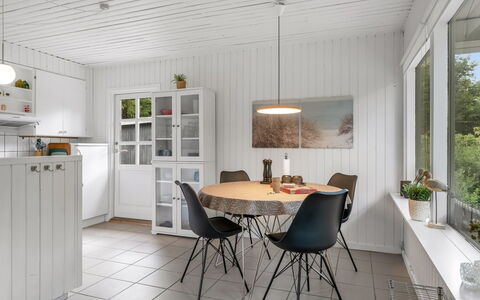 Arisa - from the Sea: Meubles, Design Intérieur, Sol, Bois, Sol, Plafond, Luminaire, Table Cuisine Et Salle A Manger, Chaise, Salle À Manger