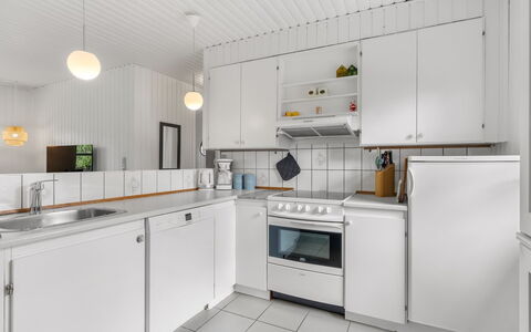 Arisa - from the Sea: Cuisine, Appareil De Cuisine, Principaux Appliance, Comptoir, Sol, Design Intérieur, Plafond, Sol, Cabinetry, Evier