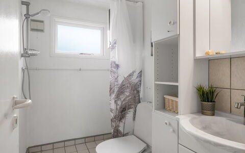 Arisa - from the Sea: Luminaire Plomberie, Mur, Sol, Design Intérieur, Sol, Salle De Bains, Toilette, Siège De Toilette, Évier, Plafond