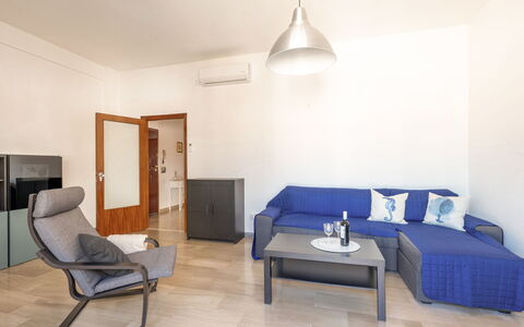 Casa Acquamarina: Meubles, Design Intérieur, Sol, Sol, Canapé, Bois, Pièce, Salon, Table, Appartement