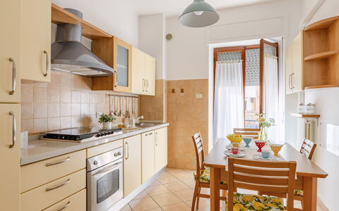 Casa Acquamarina: Appareil De Cuisine, Cuisine, Principaux Appliance, Meubles, Bois, Sol, Design Intérieur, Comptoir, Sol, Cabinetry