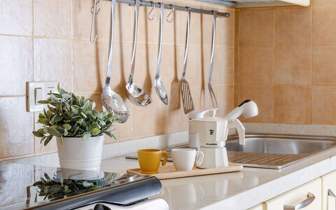 Casa Acquamarina: Cuisine, Vaisselle, Appareil De Cuisine, Comptoir, Électroménager, Fruit, Cabinetry, Aliments, Serveware