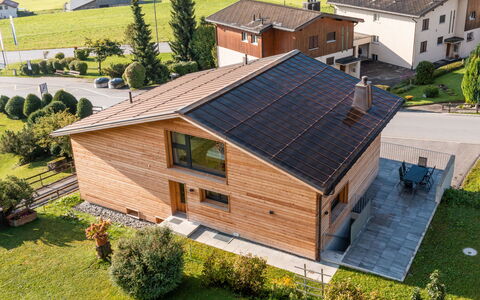 Flims 832: Fenêtre, Architecture, Zone Résidentielle, Maison, Domicile, Toit, Chalet, Allée, Banlieue, Mid-Taille Car
