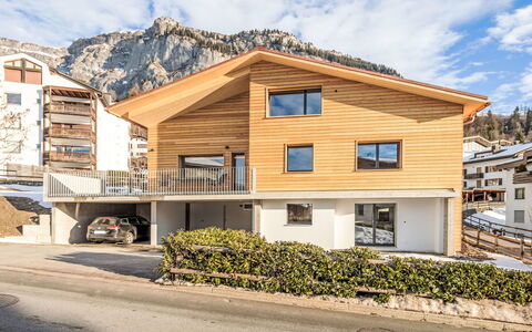 Flims 832: Fenêtre, Architecture, Zone Résidentielle, Maison, Domicile, Toit, Chalet, Allée, Banlieue, Mid-Taille Car