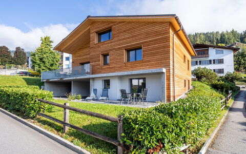Flims 832: Fenêtre, Architecture, Zone Résidentielle, Maison, Domicile, Toit, Chalet, Allée, Banlieue, Mid-Taille Car