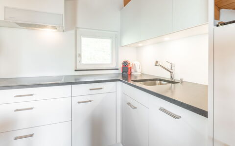 Darschalè 11: Cuisine, Comptoir, Design Intérieur, Sol, Bois, Cabinetry, Plafond, Sol, Domicile, Evier