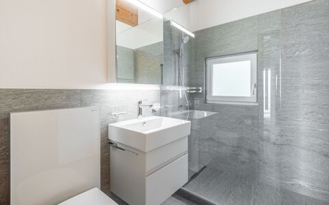 Darschalè 11: Sol, Luminaire Plomberie, Sol, Design Intérieur, Salle De Bains, Évier, Lavabo, Robinet, Plafond, Tuile