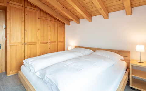 Darschalè 11: Bois, Design Intérieur, Sol, Chambre, Plafond, Lit, Dur, Cadre De Lit, Tache De Bois, Literie