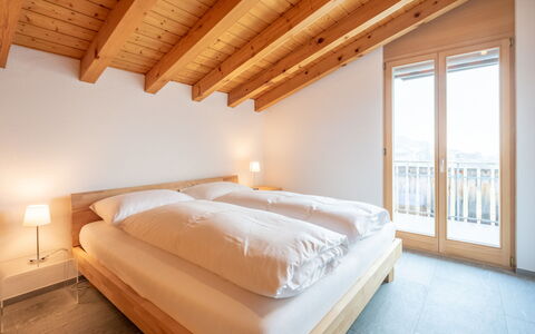 Darschalè 11: Bois, Chambre, Design Intérieur, Lit, Plafond, Drap De Lit, Literie, Cadre De Lit, Pièce, Dur