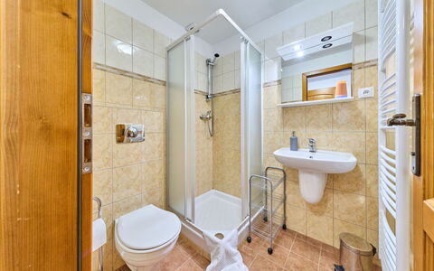 Penzion Exnar: Design Intérieur, Sol, Sol, Luminaire Plomberie, Pièce, Meubles, Plafond, Plomberie, Évier, Salle De Bains