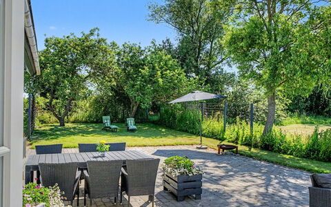 Aaro - 275M from the Sea: Arbre, Arbuste, Jardin, Lot Terre, Ombre, Couverture De Sol, Pelouse, Printemps, Chaise