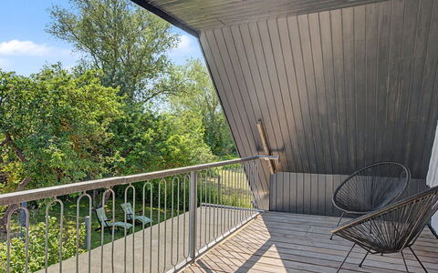 Aaro - 275M from the Sea: Bois, Dur, Plate-Forme, Planche, Balustrade, Tache De Bois, Ombre, Balcon, Parquet, Matériau Naturel