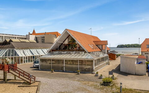 Maris - 280M from the Sea: Meubles, Design Intérieur, Mur, Sol, Bois, Sol, Pièce, Plafond, Éclairage, Domicile
