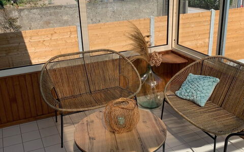 Dolce Vita: Meubles, Design Intérieur, Mur, Sol, Bois, Sol, Pièce, Plafond, Éclairage, Domicile