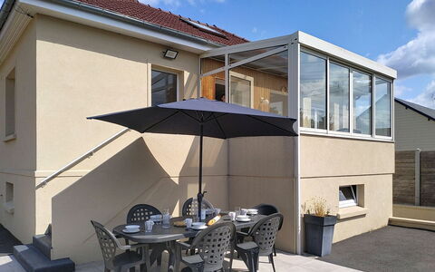 Dolce Vita: Domicile, Meubles, Composite, Porte, Balcon, Ombre, Chaise, Mobilier De Jardin, Porche, Pot De Fleur