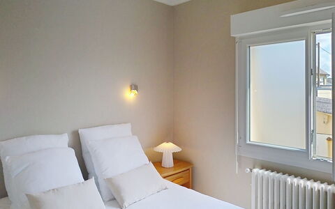 Dolce Vita: Mur, Design Intérieur, Bois, Lit, Chambre, Meubles, Pièce, Sol, Plafond, Éclairage