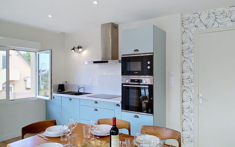 Dolce Vita: Cuisine, Comptoir, Meubles, Appareil De Cuisine, Design Intérieur, Cabinetry, Principaux Appliance, Bois, Sol, Plafond