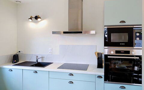 Dolce Vita: Cuisine, Appareil De Cuisine, Comptoir, Cabinetry, Principaux Appliance, Cuisinière, Le Fourneau, Gaz Poele, Design Intérieur, Électroménager