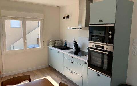 Dolce Vita: Meubles, Design Intérieur, Mur, Sol, Bois, Sol, Pièce, Plafond, Éclairage, Domicile