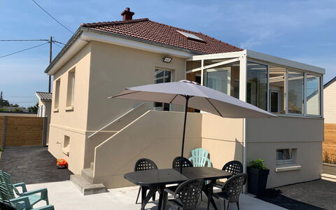 Dolce Vita: Meubles, Design Intérieur, Mur, Sol, Bois, Sol, Pièce, Plafond, Éclairage, Domicile