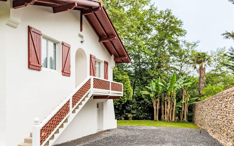 Mendizolako: Meubles, Design Intérieur, Mur, Sol, Bois, Sol, Pièce, Plafond, Éclairage, Domicile