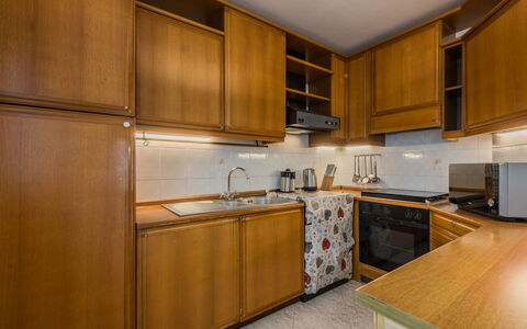 Sun: Cuisine, Cabinetry, Bois, Sol, Comptoir, Appareil De Cuisine, Principaux Appliance, Design Intérieur, Sol, Pièce