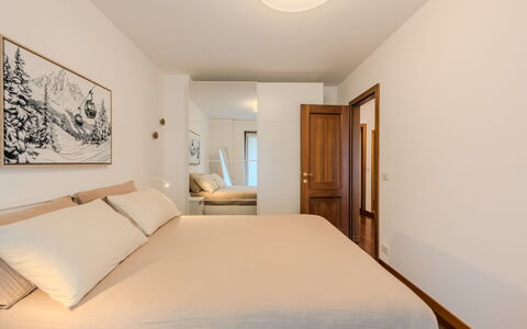 Sun: Meubles, Design Intérieur, Lit, Sol, Sol, Mur, Chambre, Pièce, Bois, Plafond