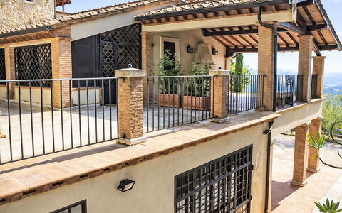Le More: Meubles, Design Intérieur, Mur, Sol, Bois, Sol, Pièce, Plafond, Éclairage, Domicile