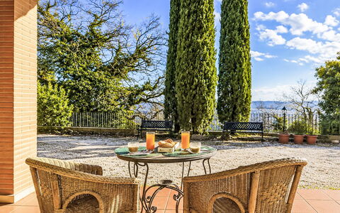 Le More: Meubles, Design Intérieur, Mur, Sol, Bois, Sol, Pièce, Plafond, Éclairage, Domicile
