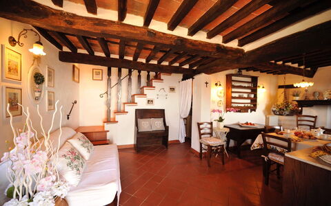 Oliveta: Meubles, Mur, Design Intérieur, Bois, Sol, Sol, Plafond, Éclairage, Pot De Fleur, Table