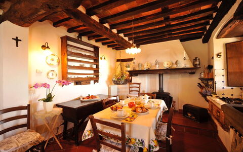 Oliveta: Meubles, Design Intérieur, Bois, Plafond, Sol, Table, Éclairage, Pièce, Table Cuisine Et Salle A Manger, Salle À Manger