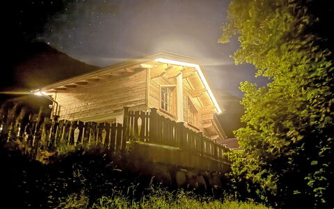Chalet Auszeit: Bois, Chalet, Maison, Architecture, Cabane, Toit, Domicile, Nuit, Cabane En Rondins, Cabanon