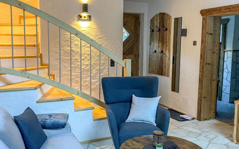 Chalet Auszeit: Meubles, Design Intérieur, Sol, Mur, Bois, Sol, Salon, Pièce, Canapé, Éclairage