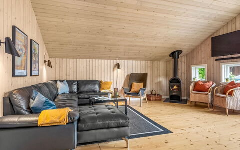 Sissa - 700M from the Sea: Bois, Design Intérieur, Meubles, Sol, Plafond, Domicile, Salon, Sol, Parquet, Éclairage