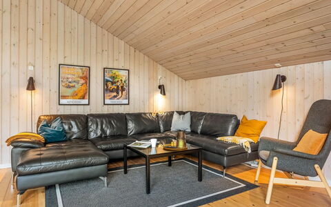 Sissa - 700M from the Sea: Bois, Design Intérieur, Plafond, Meubles, Sol, Domicile, Salon, Éclairage, Parquet, Canapé