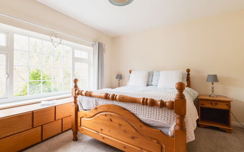 Stonecrop: Lit, Meubles, Design Intérieur, Literie, Chambre, Drap De Lit, Sol, Bois, Sol, Plafond