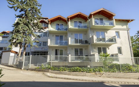 Holiday Club 3: Zone Résidentielle, Façade, Ville, Quartier, Maison, Domicile, Appartement, Design Urbain, Balcon, Usage Mixte