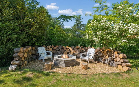 Daren - 235M from the Sea: Arbuste, Jardin, Communauté Des Plantes, Couverture De Sol, Printemps, Mobilier De Jardin, Ombre, Arrière-Cour, Aménagement Paysager