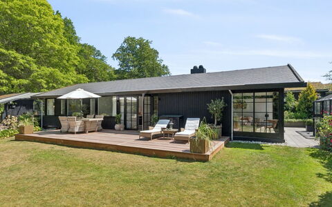Daren - 235M from the Sea: Domicile, Toit, Maison, Arbuste, Chalet, Porte, Couverture De Sol, Jardin, Biens