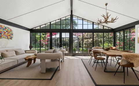 Daren - 235M from the Sea: Meubles, Design Intérieur, Sol, Bois, Sol, Table, Chaise, Plafond, Parquet, Salon