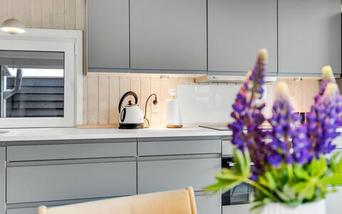 Sylvelin - 40M from the Sea: Cuisine, Comptoir, Design Intérieur, Appareil De Cuisine, Meubles, Sol, Cabinetry, Bois, Électroménager, Principaux Appliance